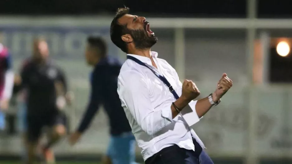 Στο περίμενε...