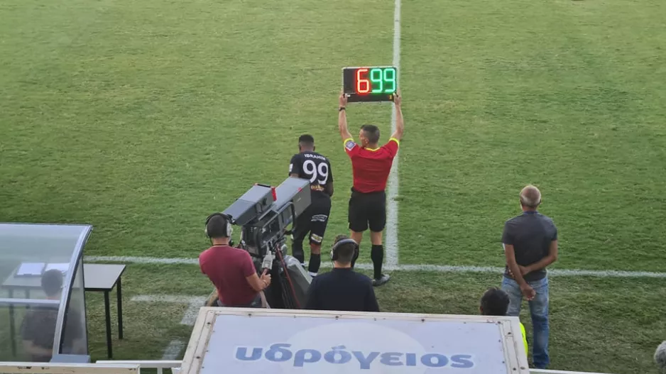 Με δέκα παίκτες... για ένα λεπτό!