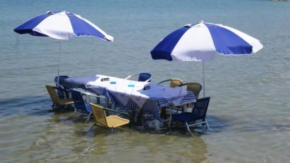 6 άτομα!