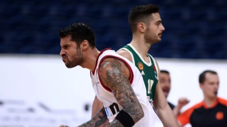 Η κυριαρχία του Ολυμπιακού και ο φοβερός Λόιντ