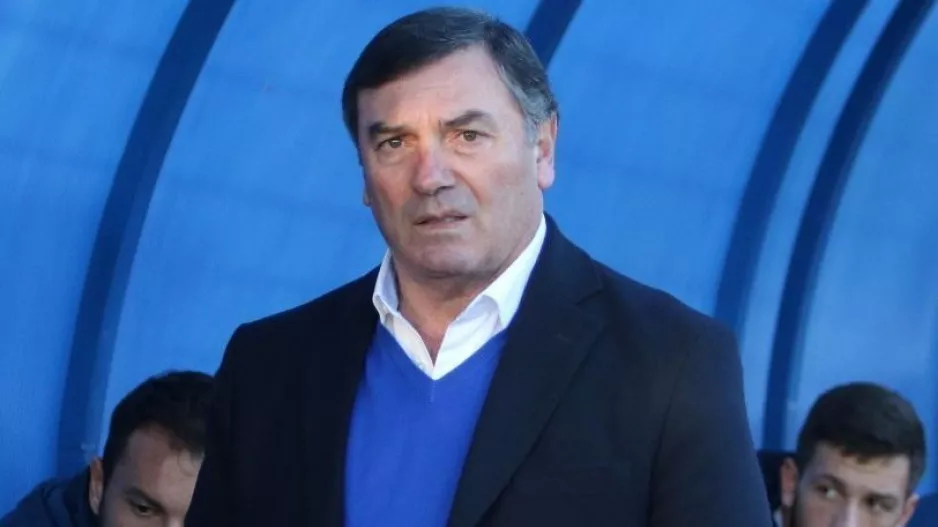 Τεννές και επίσημα