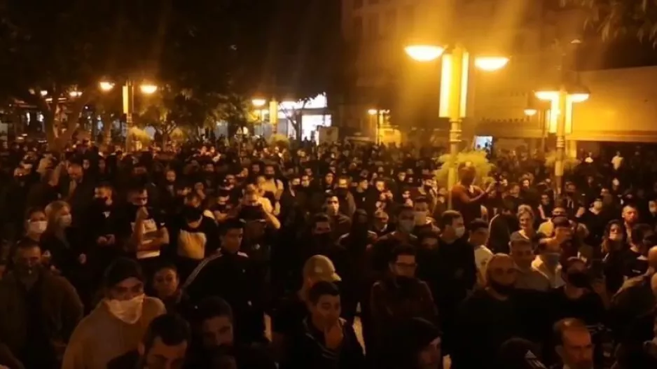 ΛΕΜΕΣΟΣ - ΦΩΤΟΣ από την διαμαρτυρία στο Διοικητήριο (βίντεο)