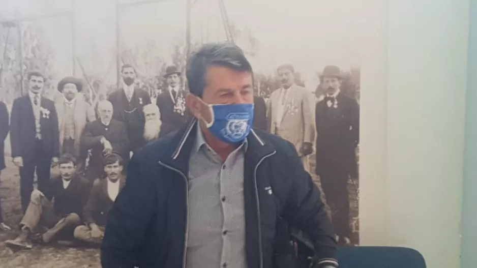 ΟΛΑ πίσω!