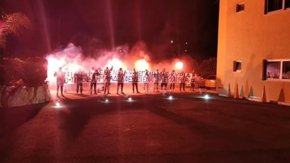 ΒΙΝΤΕΟ/Οι Μαχητές "μπούσταραν" τον Θανάση πριν από το ταξίδι στη Γερμανία