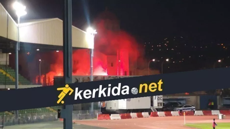 Χαμό έξω από το γήπεδο οι ΑΕΛίστες (φώτος/βίντεο) 