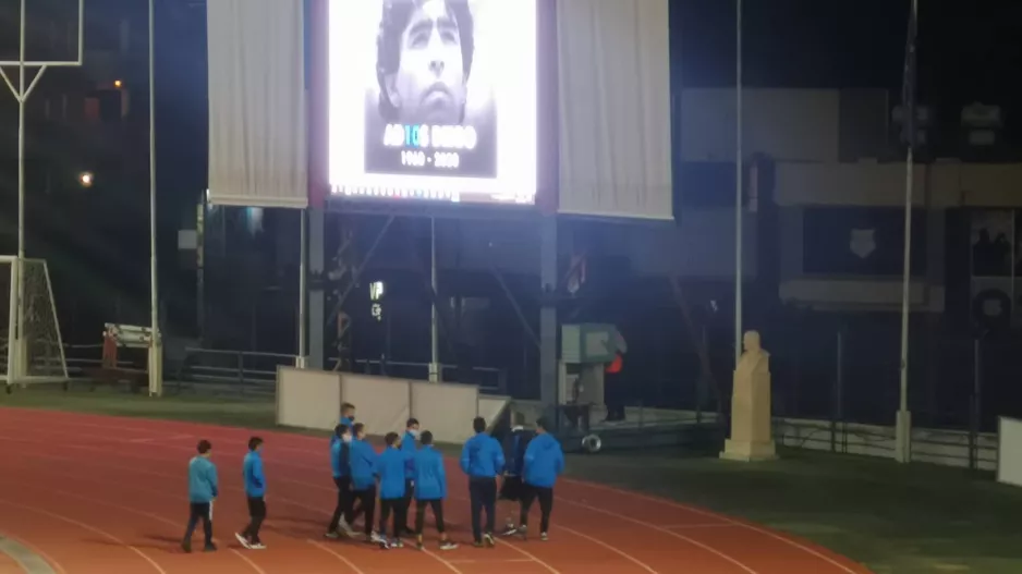 Video wall με Ντιεγκίτο/ "Χάζευαν"... τα ball boys (Φώτος)