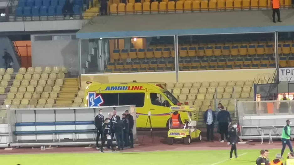 Απρόοπτο με οπαδό της ΑΕΛ, ευτυχώς... αχρείαστο το ασθενοφόρο