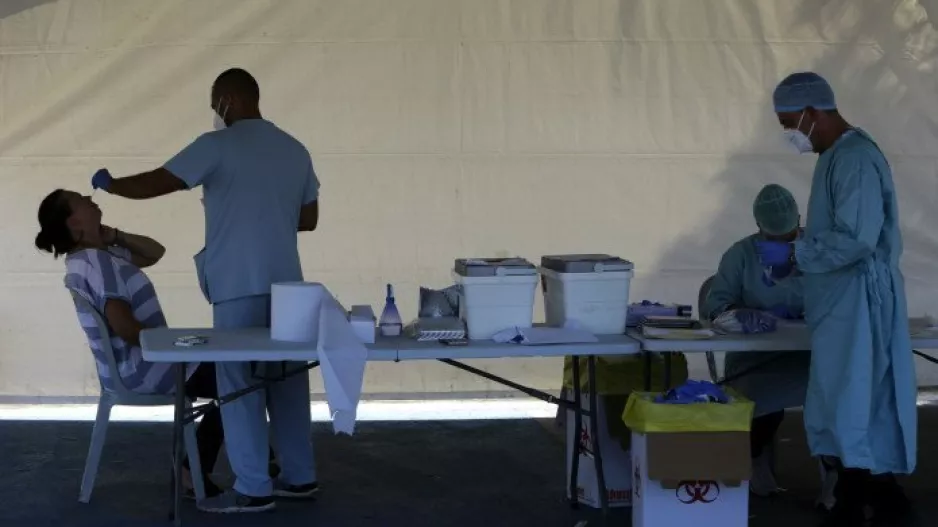 Νέο πρωτόκολλο: Τι αλλάζει με τις 14 μέρες καραντίνας