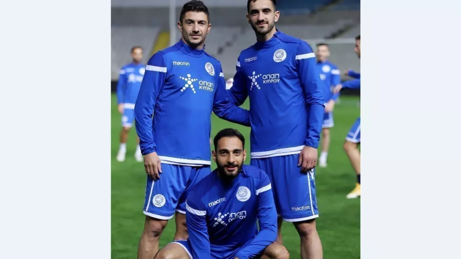 Τους ενώνει...