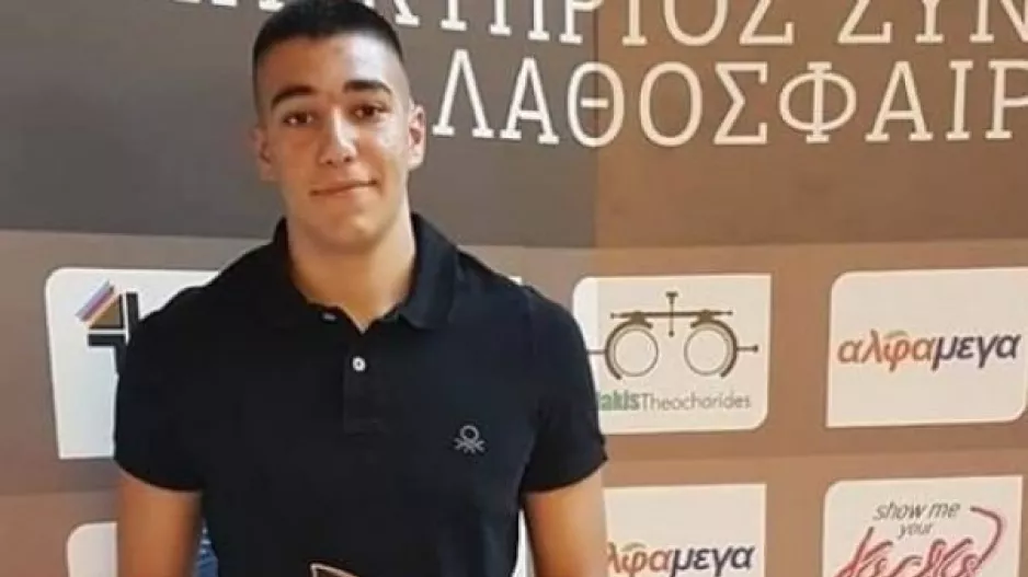 Υπογραφές με Νικόλα Λουκά