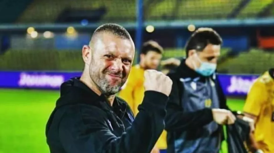 Με τη γροθιά ο Χάρης