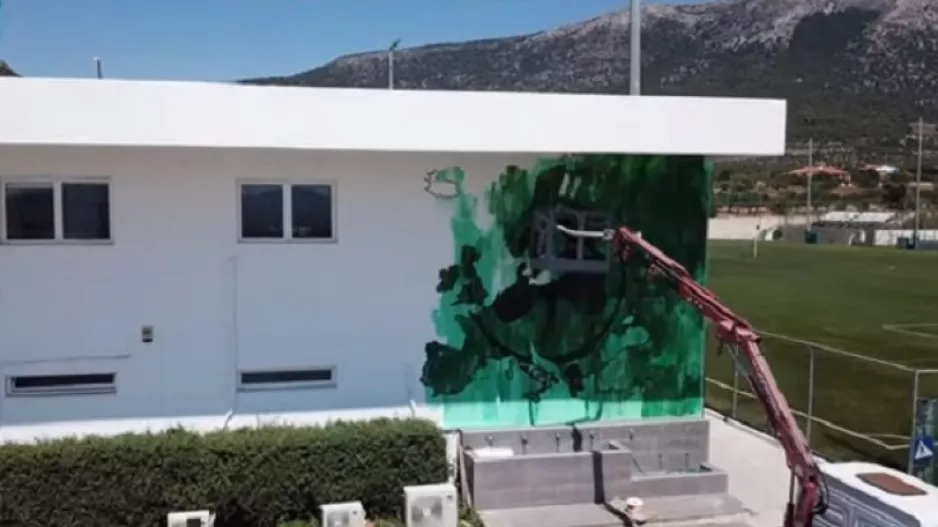 Παναθηναϊκός: Γκράφιτι με το «εκεί που έχει ταξιδέψει εγώ» και τον Καραγκούνη στο Κορωπί!