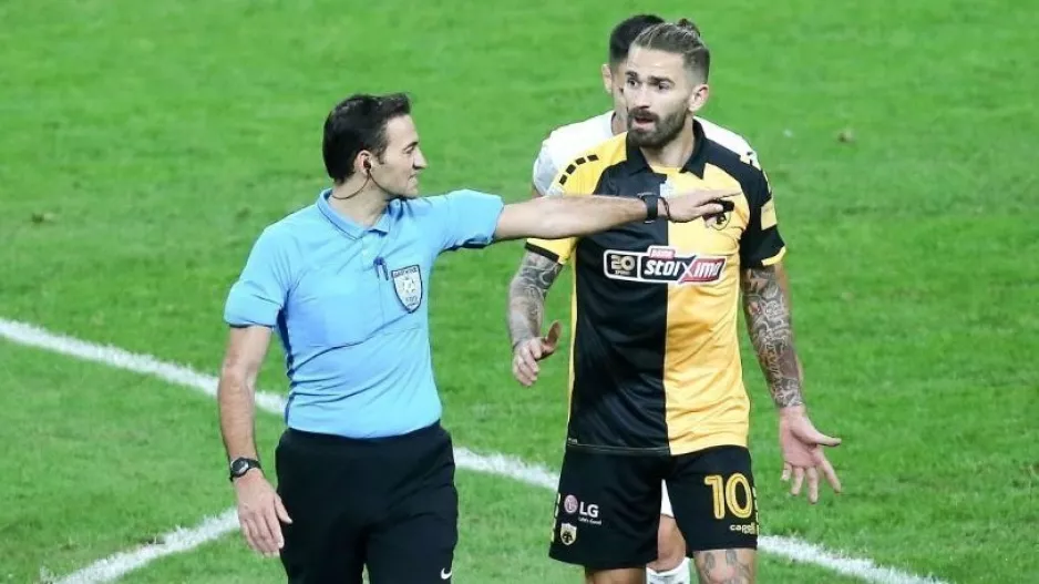Εκνευρισμός στην ΑΕΚ για τη διαιτησία