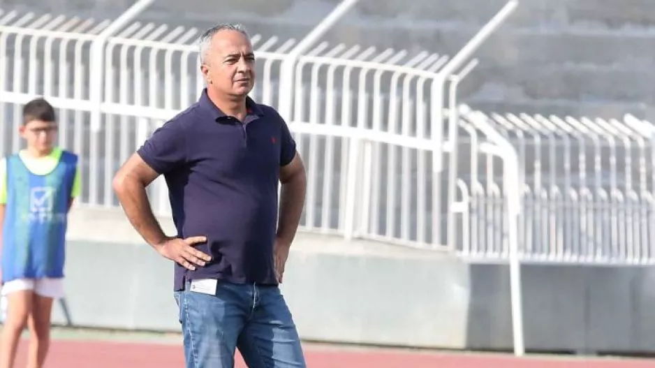 ΒΟΛΕΣ από Μούζουρο: "Λοιπόν γατάκια... / Ανακουφισμένος που απέφυγα τον βάλτο σας"