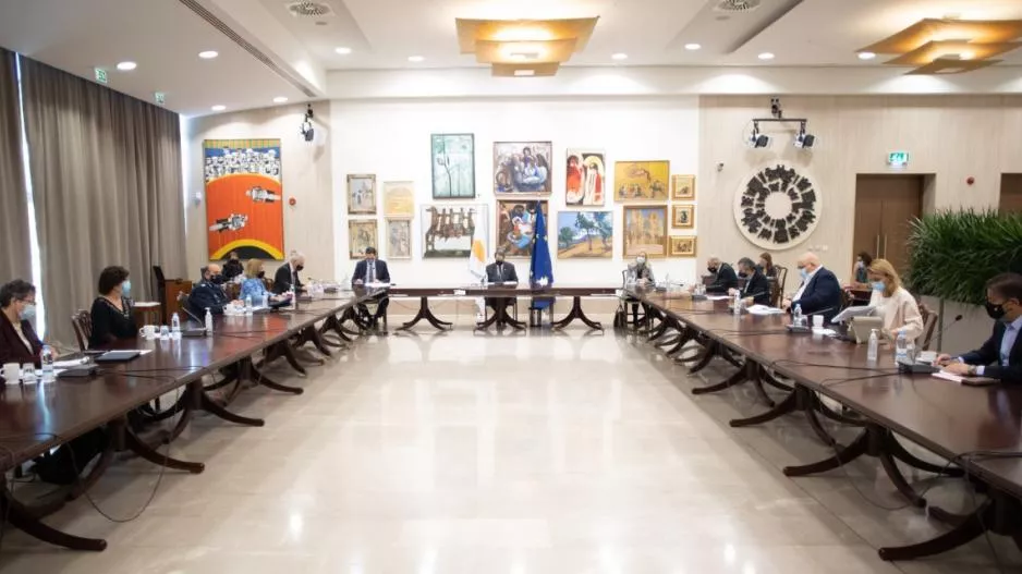 Τέλειωσε η σύσκεψη με τους ειδικούς - Πάνε στο Υπουργικό τα μέτρα