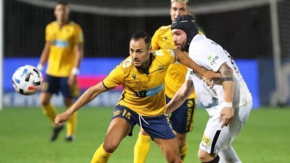 Torres Jr/Επίσκεψη στην μπουτίκ της ΑΕΛ