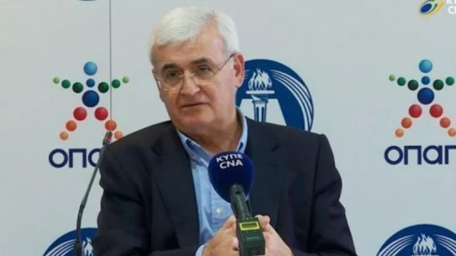 Παπαχαραλάμπους... στην αντεπίθεση/ "Δεν είμαι εγώ που γέμισα τους στάβλους του Αυγεία με κόπρι"