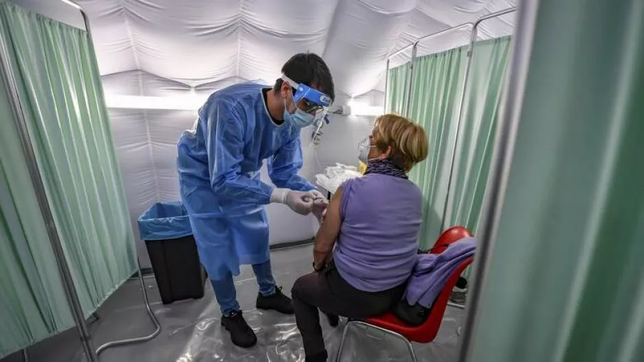 ΕΜΒΟΛΙΟ: Η Βρετανία δίνει άμεσα έγκριση στην Pfizer!