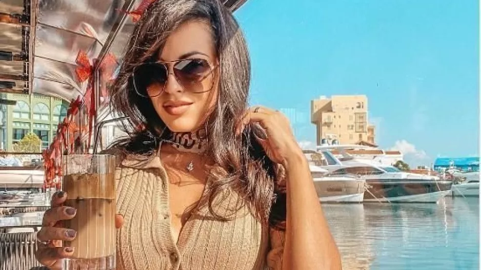 Φραπέ στην Μαρίνα η Ρομάνα