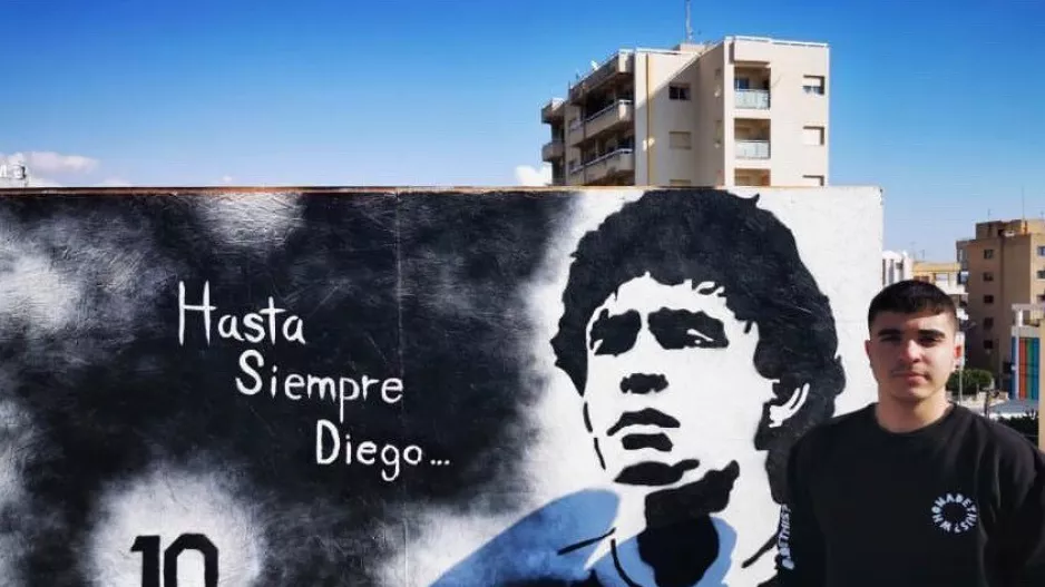 Ο Δημήτρης και το graffiti... αφιέρωση στον Ντιέγκο! (Φώτος)