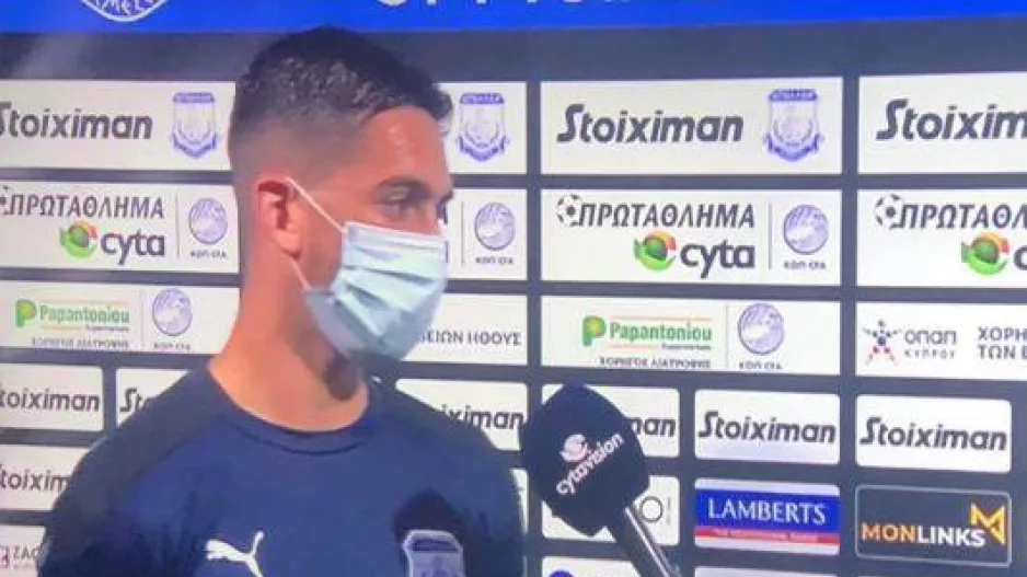 "Είμαι πάλι εδώ/ Θα δώσω τον καλύτερο μου εαυτό"