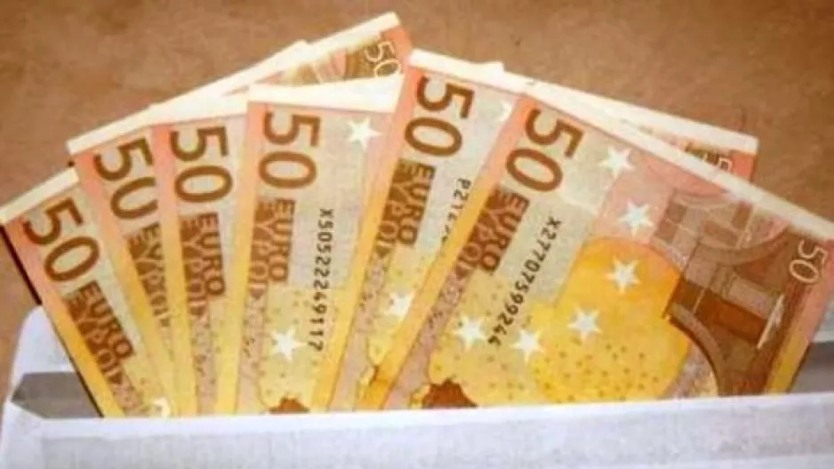 300 ευρώ/VAR