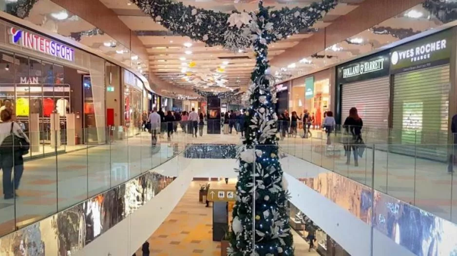 ΕΞΕΛΙΞΗ/Δεν ανοίγουν τα Μall και οι εκκλησίες