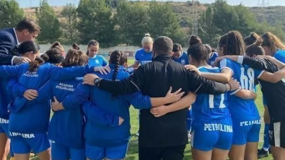 Απόλλων Ladies/11 γκολ στο ημίχρονο! (15-0)