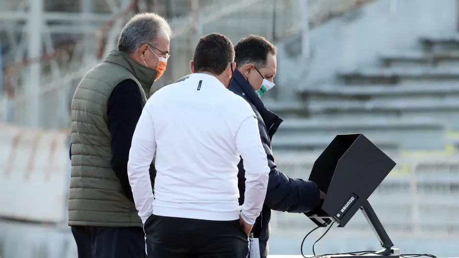 Τσέκαραν VAR!