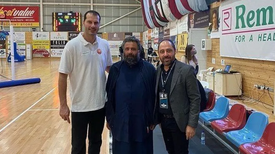 Πάτερ Ηράκλης... και στο μπάσκετ!