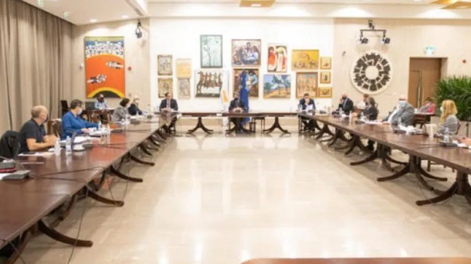 Το υπουργικό... σφραγίζει νέα μέτρα / Οι εισηγήσεις Επιδημιολόγων