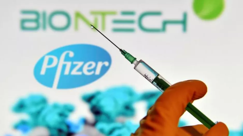 Εξέλιξη/Εγκρίθηκε το εμβόλιο Pfizer - BioNTech στη Βρετανία