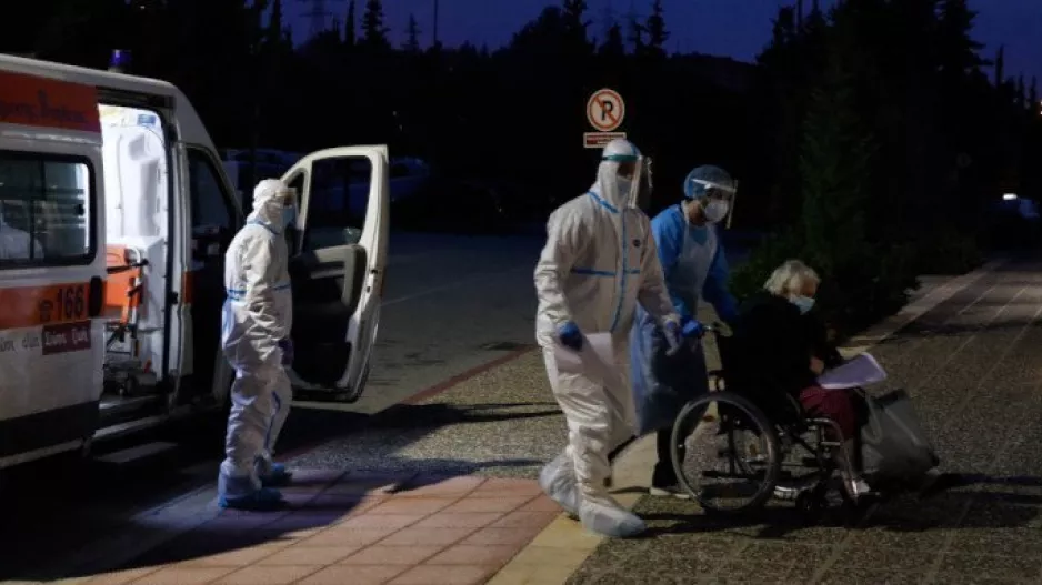 Ελλάδα/ 2.199 κρούσματα, 596 διασωληνωμένοι, 111 νεκροί 
