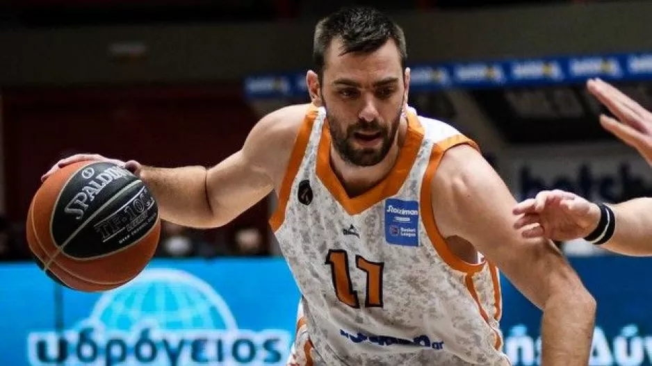 Ο Μάντζαρης έκανε τριπλ νταμπλ 