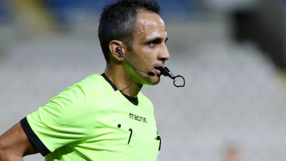 ΞΕΚΑΘΑΡΙΣΕ η φάση του 90΄Ομόνοια-Πάφος/ΡΕΦ (VAR) Μάριος Χριστοφόρου/"Είναι μέσα, δεν είναι πέναλτι"