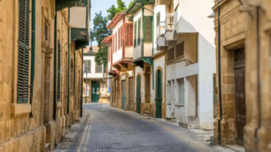 Αφιέρωμα ΠΑΟΚ/Η τελευταία διχοτομημένη πρωτεύουσα του κόσμου