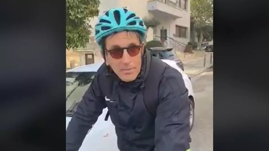 ΒΙΝΤΕΟ Τορναρίτη έξω από το χημείο σε ποδήλατο – «Νιώθω συγκινημένος»
