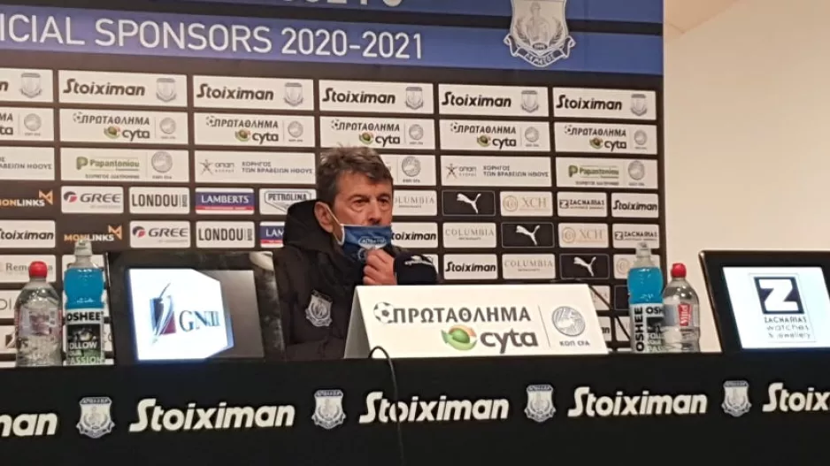 "Δεν θα το συζητήσω δημόσια, δεν πατάς απλά ένα κουμπί..."