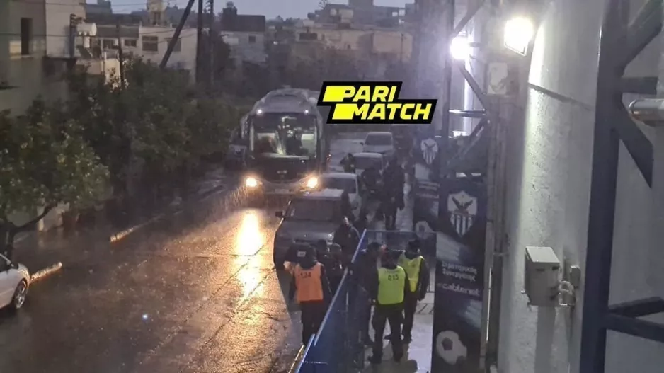 Άφιξη υπό βροχή (βίντεο/φώτος)