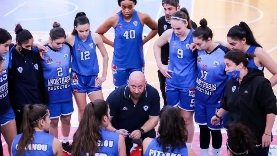 Μια Κυρία έρχεται απ’το χθες…