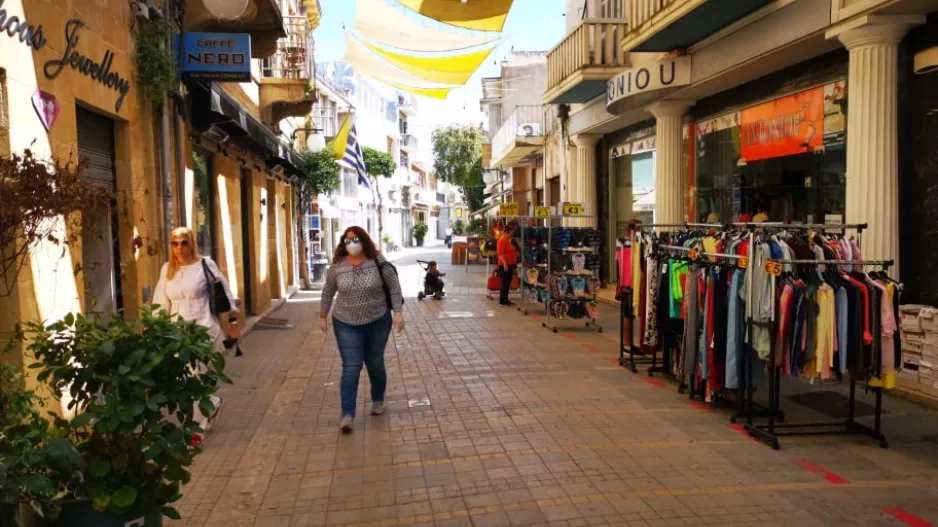 Ποια καταστήματα κλείνουν και ποια όχι