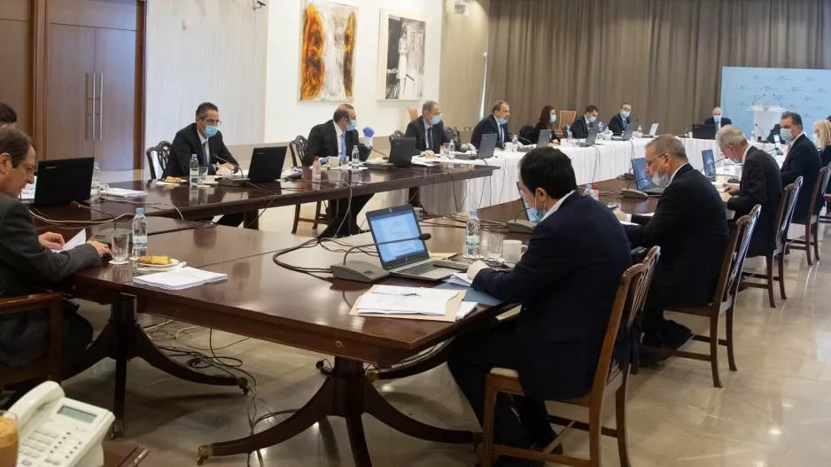 Χαλαρώσεις στα μέτρα/Γιατί προέκυψαν ανατροπές την τελευταία στιγμή;