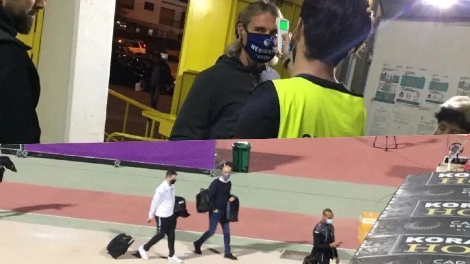 Στο γήπεδο οι δύο ομάδες/ΦΩΤΟΣ 
