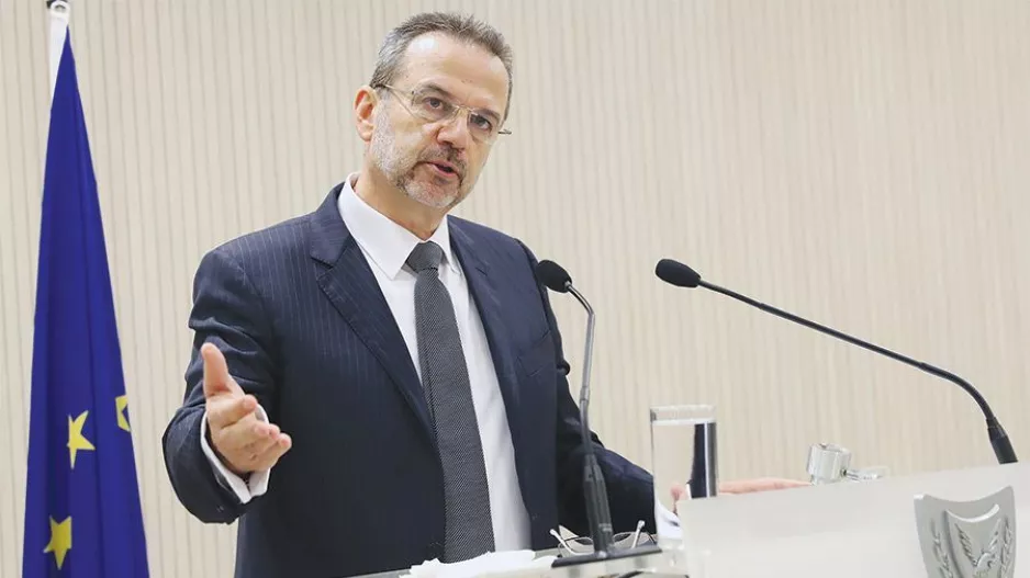 Όλες οι απαντήσεις για τα SMS – Από περπάτημα, κούρεμα σκύλων μέχρι κυνήγι