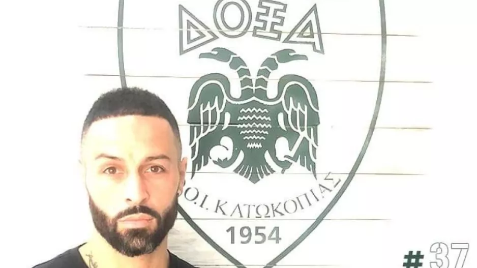 Ανακοίνωσε τρεις αποχωρήσεις