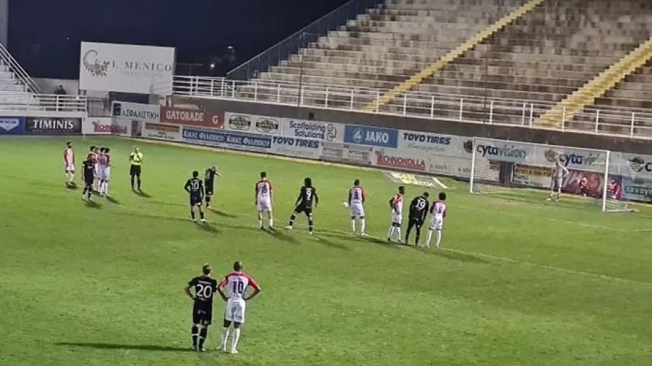 Θεουλής - VAR αποφάσισαν πέναλτι μετά από 4λεπτη καθυστέρηση