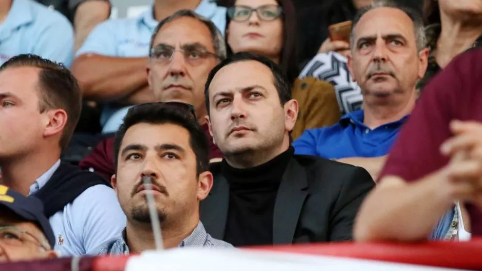 ΤΣΟΚΚΟΣ για ΟΜΟ/ "Στο ποδόσφαιρο σου δίνεται η ευκαιρία σε ένα δευτερόλεπτο να τους πάρεις τα συμβόλαια τους"