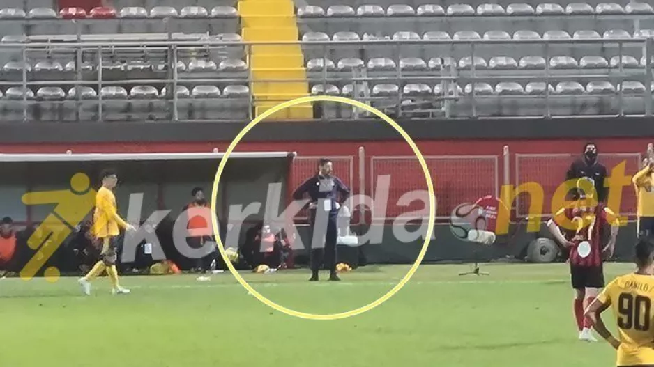 Την "πλήρωσε" το σακάκι του Κέρκεζ!