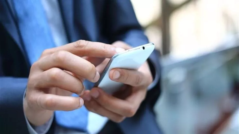Δεν καταργούνται τα SMS/Ρεπορτάζ offsite