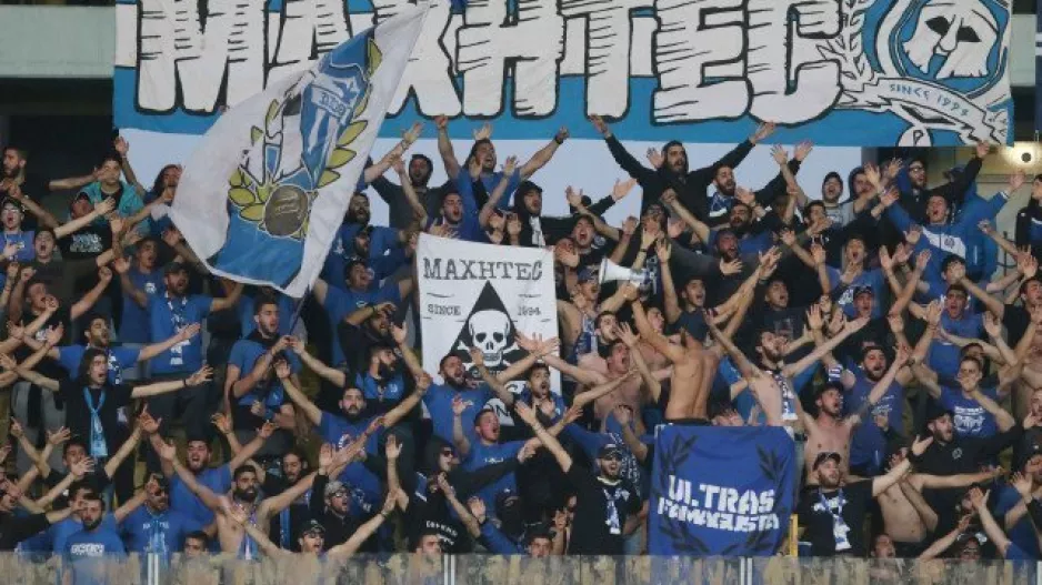 Μακριά οι ΜΑΧΗΤΕΣ